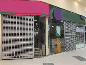 工业滑升门与工业提升门 — 现代厂房与物流中心的标准配置